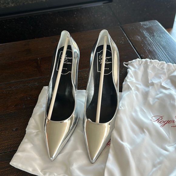 Roger Vivier brand new metallic silver heels - Picture 2 of 4